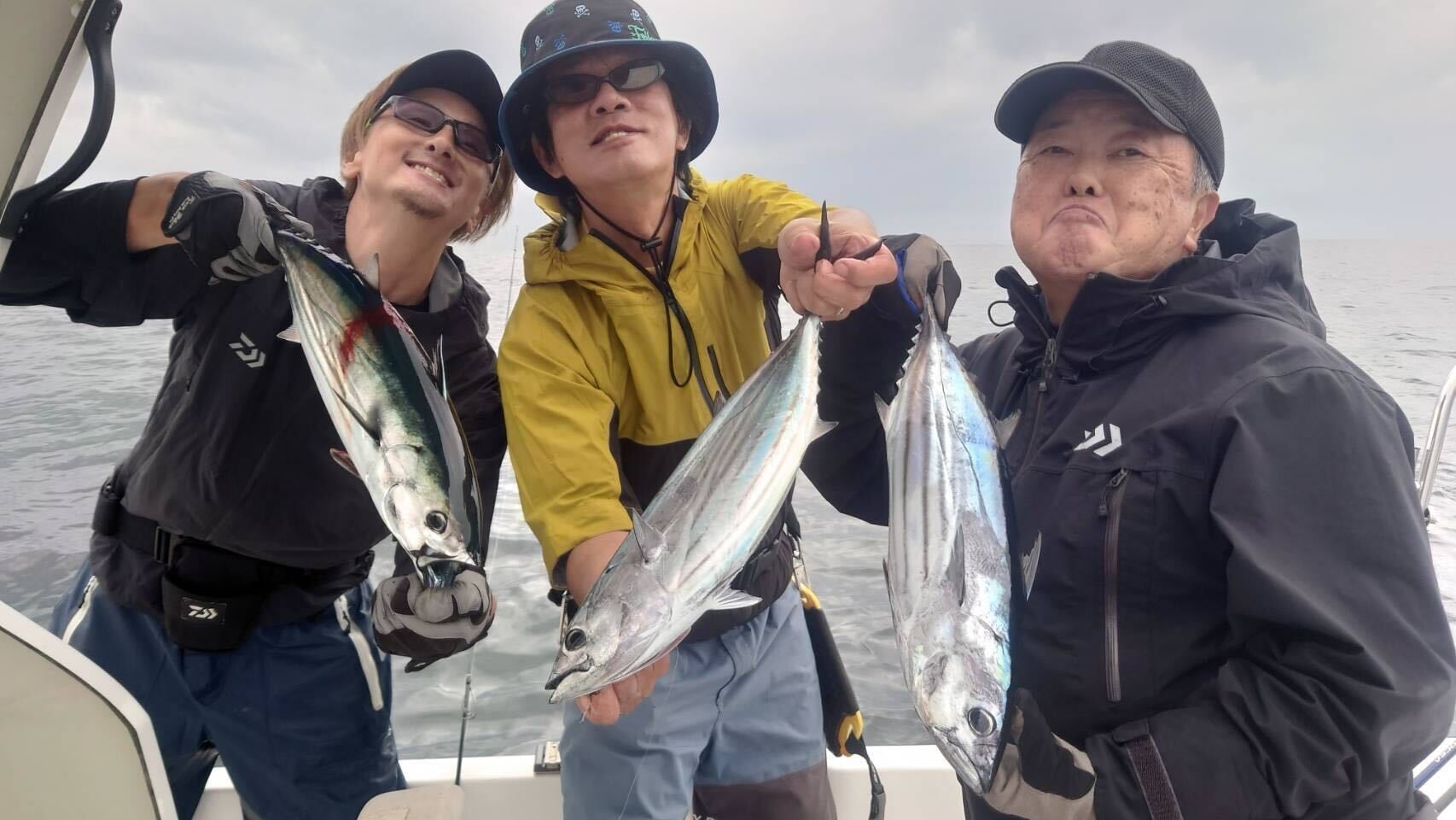 本カツオが沢山釣れてます!!!